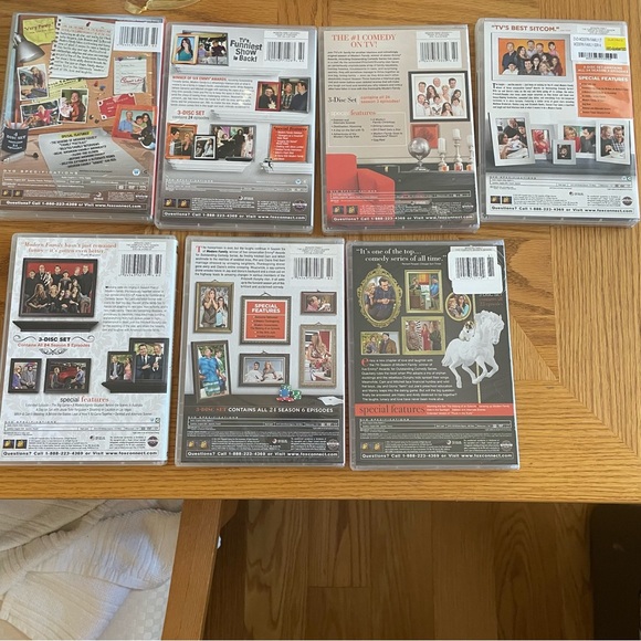 Modern Family DVD Seasons 1-7 - Picture 6 of 7